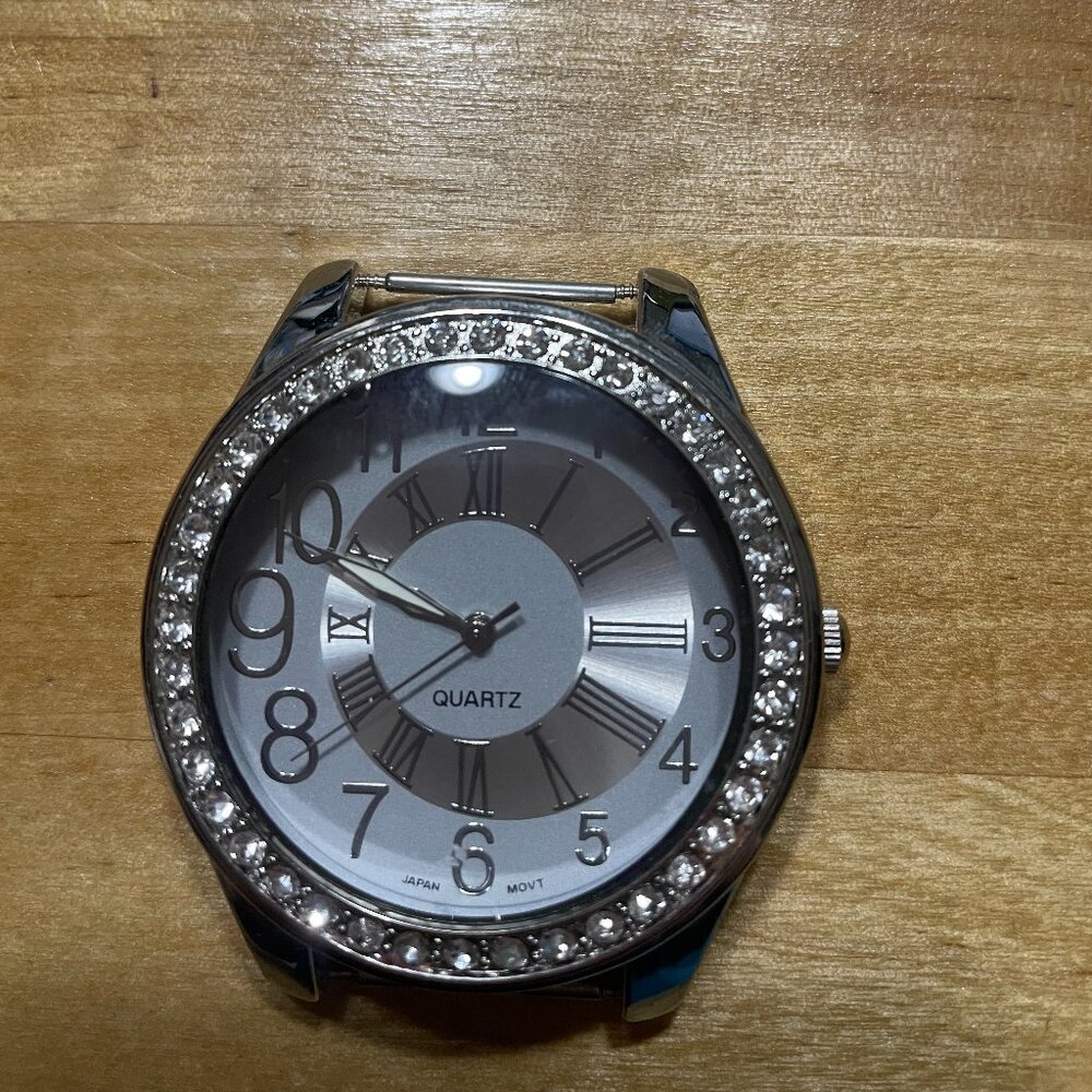 Like New Quartz Watch Womens Silver